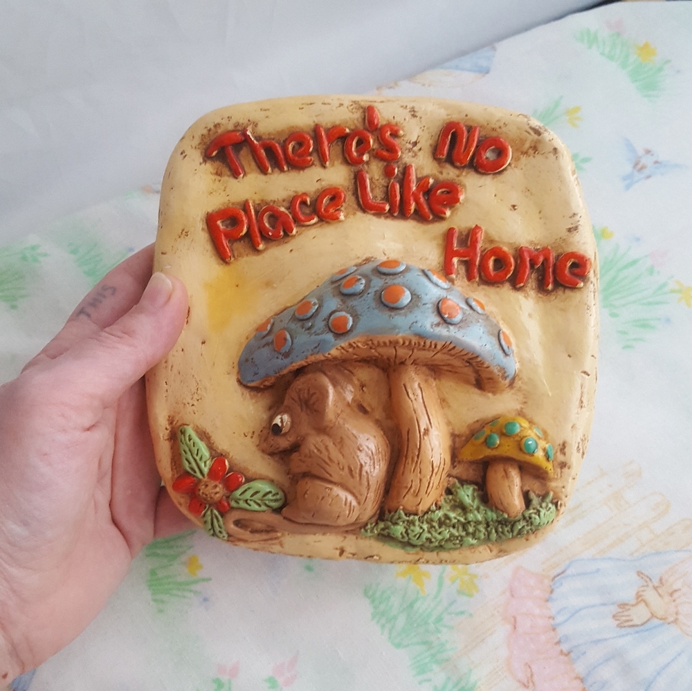 Vintage 3D Mushroom Mouse Wall Hanging - Picture 3 of 9
